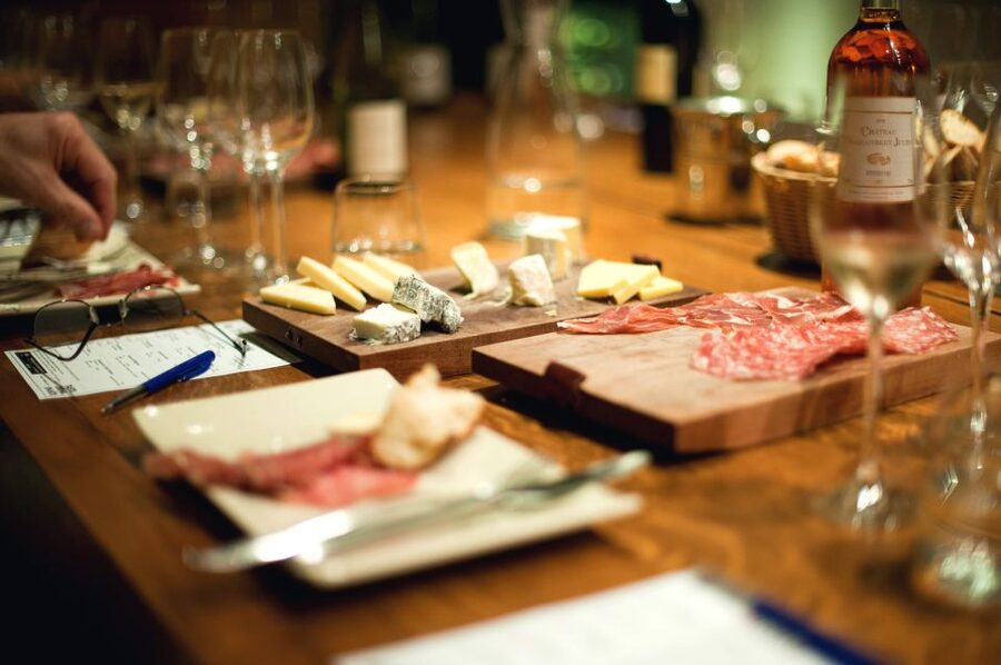 Paris: Wine and Cheese Lunch - Should you book the Ô Chateau wine and cheese lunch?