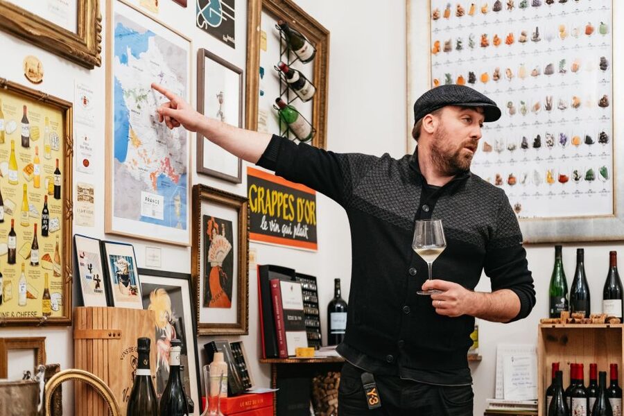 Paris: Wine Tasting Experience with 6 Wines and Cheese Board - Key points to know before booking