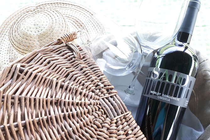 Pic nic Deluxe Assisi for 2 and wine tasting 5 wines - The view is the real finishing touch