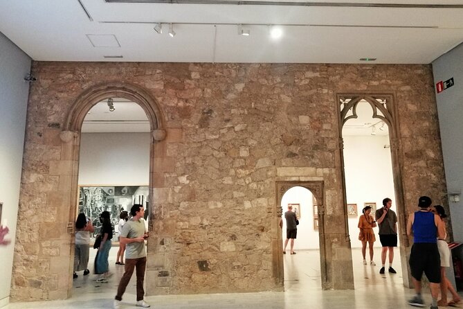 Picasso Museum and Walking Tour Plus Optional Wine & Food Tasting - Casa Llotja de Mar and Picasso the student