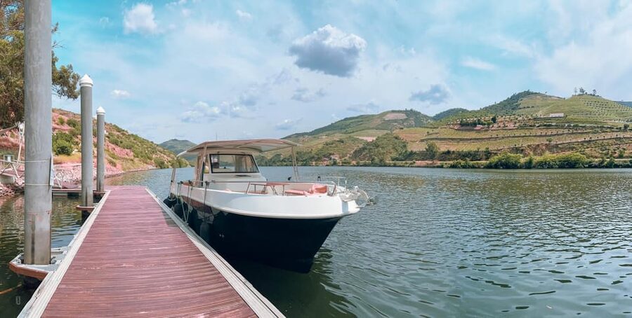Pinhão: 1 Hour SUNSET Cruise with Sparkling Wine - The one-hour route through Douro wine country