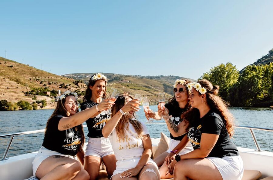 Pinhão: 1 Hour SUNSET Cruise with Sparkling Wine - What the $14 price really buys you