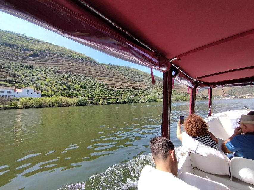 Pinhão: Douro River 50-min Boat Trip with Port Wine - Quinta do Bomfim and the first vineyard views