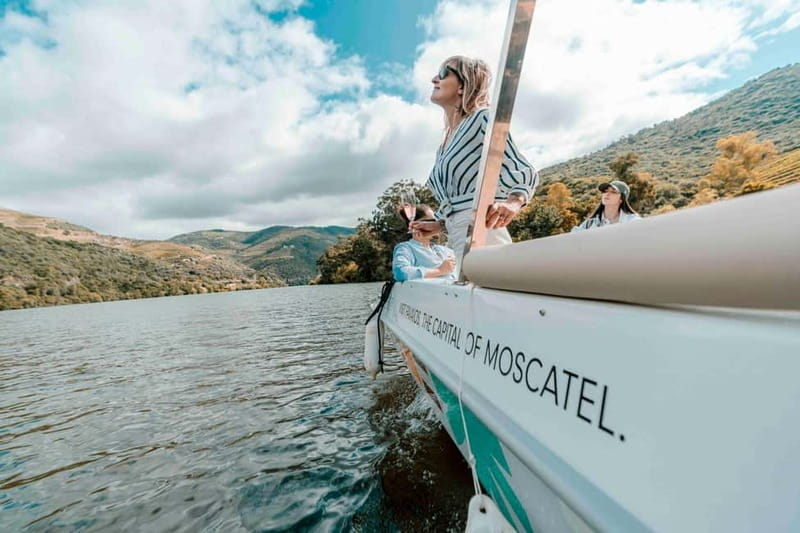 Pinhão: Douro River Solar Boat Tour with Wine Tasting - Who will enjoy this most