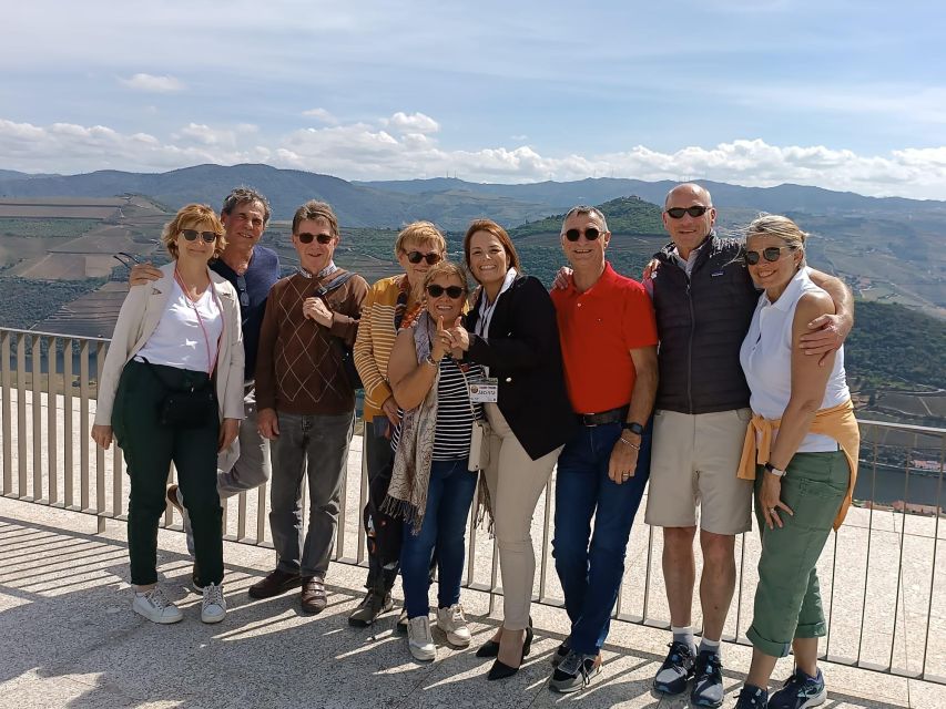 Pinhão: Douro Valley with Wine Tasting, Boat Trip and Lunch - First quinta: wine tasting with context