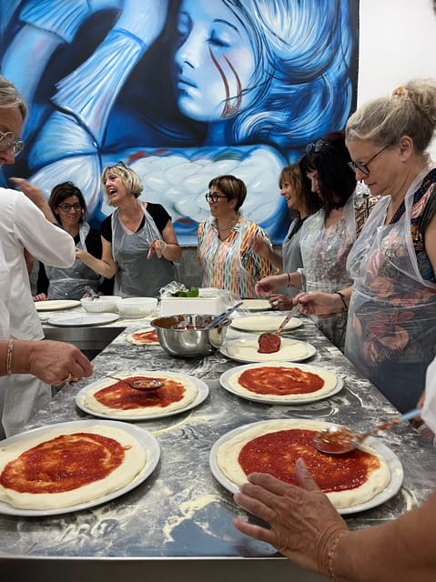 Pizza-Making Workshop by night with glass of wine - The practical booking details