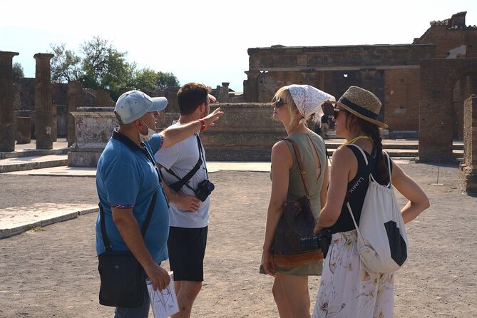 Pompeii Tour & Lunch with Wine Tasting Experience - Who should book this experience?