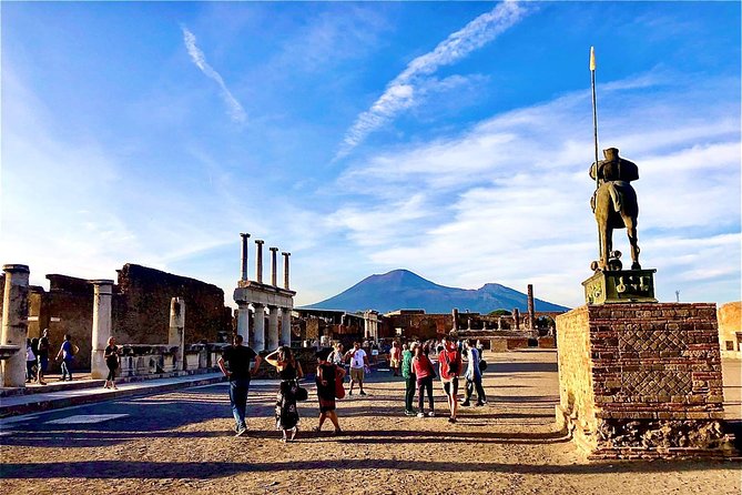 Pompeii & Vesuvius with Lunch & Wine Tasting from Positano - Lunch and wine at Vigna delle Rose