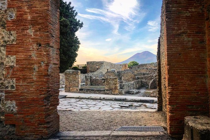 Pompeii & Vesuvius with Lunch & Wine Tasting from Positano - Two hours inside Pompeii with a strong local guide