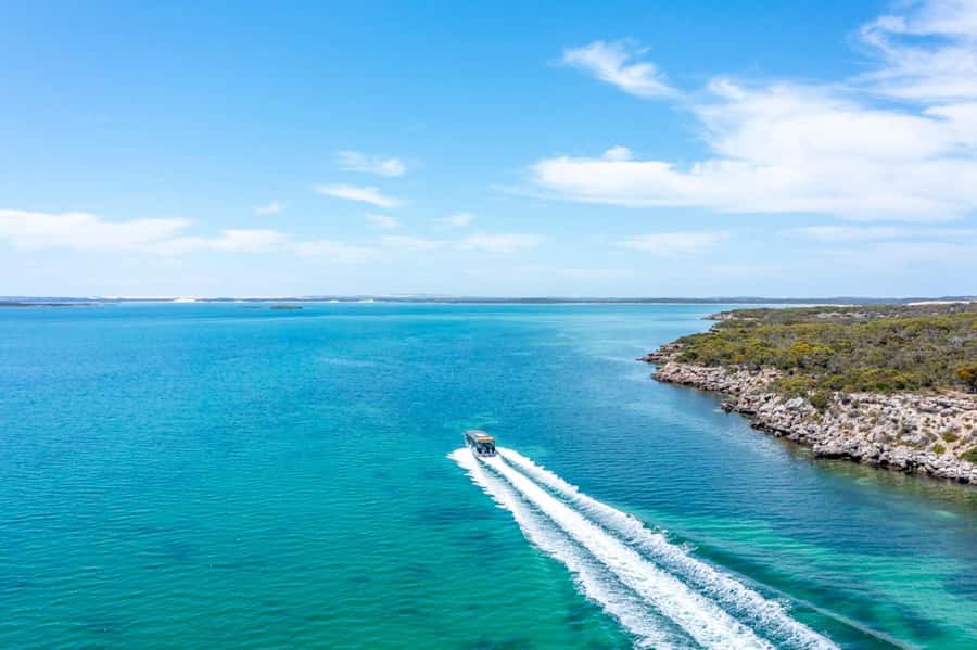 Port Lincoln: Coffin Bay Seafood, Wine, and Nature Day Trip - Boston Bay Wines closes the loop