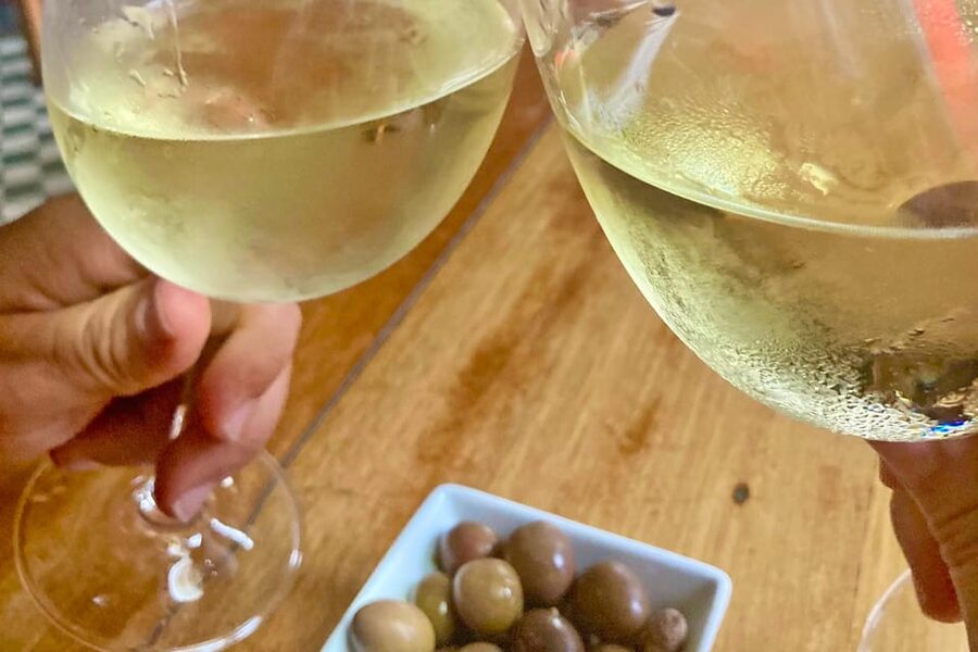 Port wine & wine walking tour with culture - max 8 pax - Vinho Verde and northern tavern culture