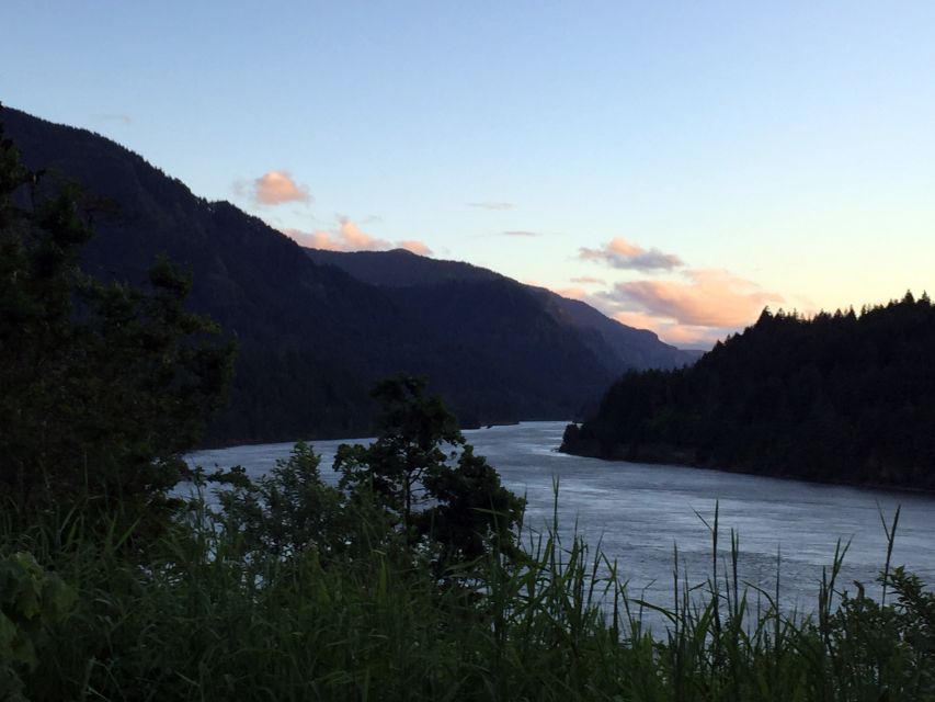 Portland: Mount Hood Wine and Waterfalls Full-Day Tour - Wine, lunch, and the Hood River Valley