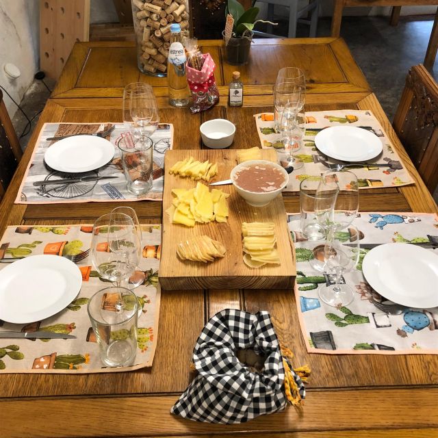 Porto: Cheese and Port Wine Tasting in a Unique Place - The secret spot inside the shop