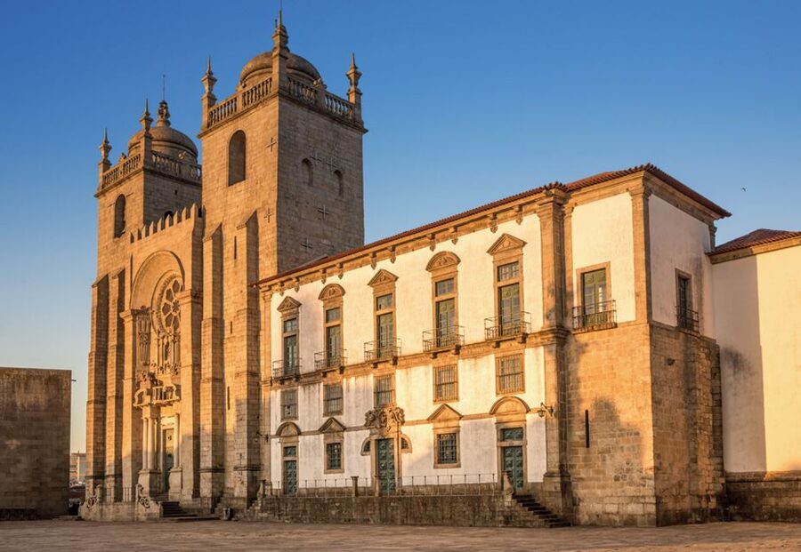 Porto: City Tour, 6 Bridges Cruise and Wine Tasting - Porto Cathedral and the old city above the river