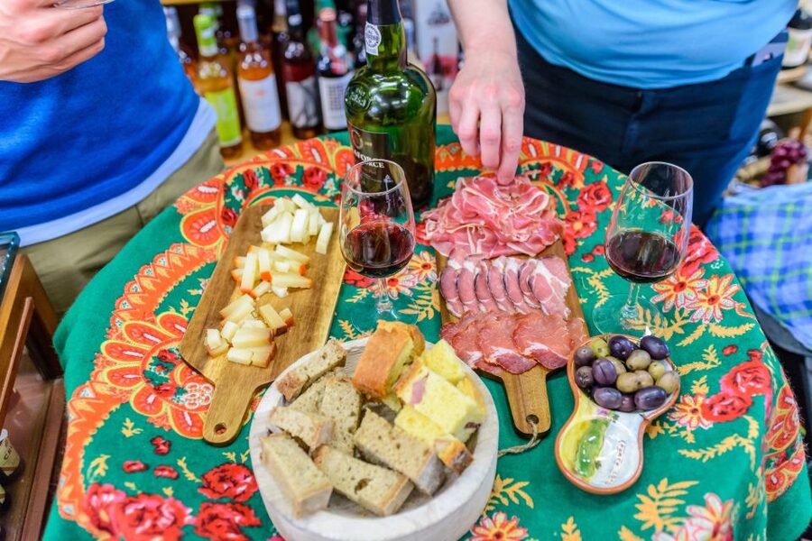 Porto: Delicious Food and Wine Walking Tour - The best way to plan your day