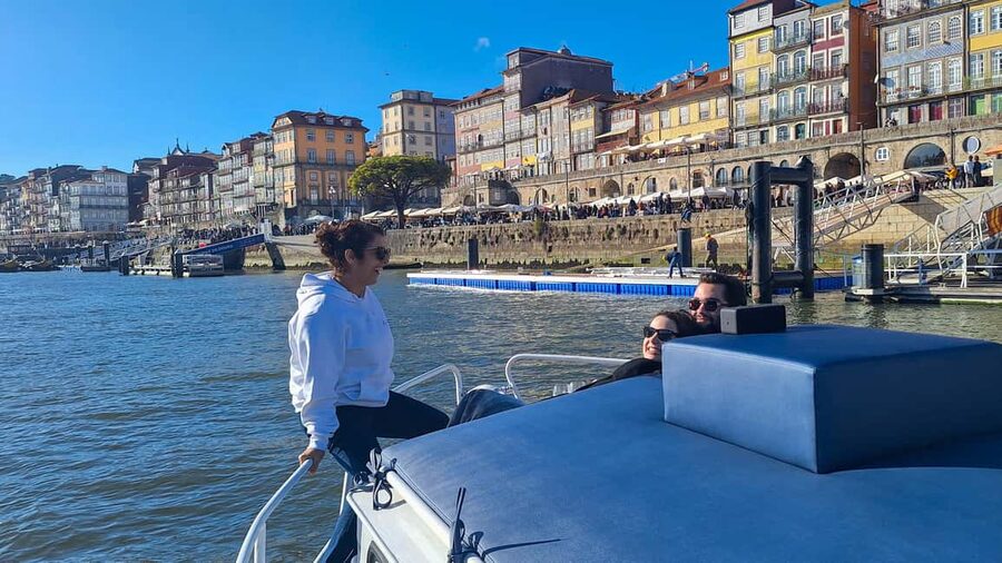 Porto: Douro Cruise, 6 Bridges & 4 Port Wines (Max 7) - Four Port wines with small, useful pairings
