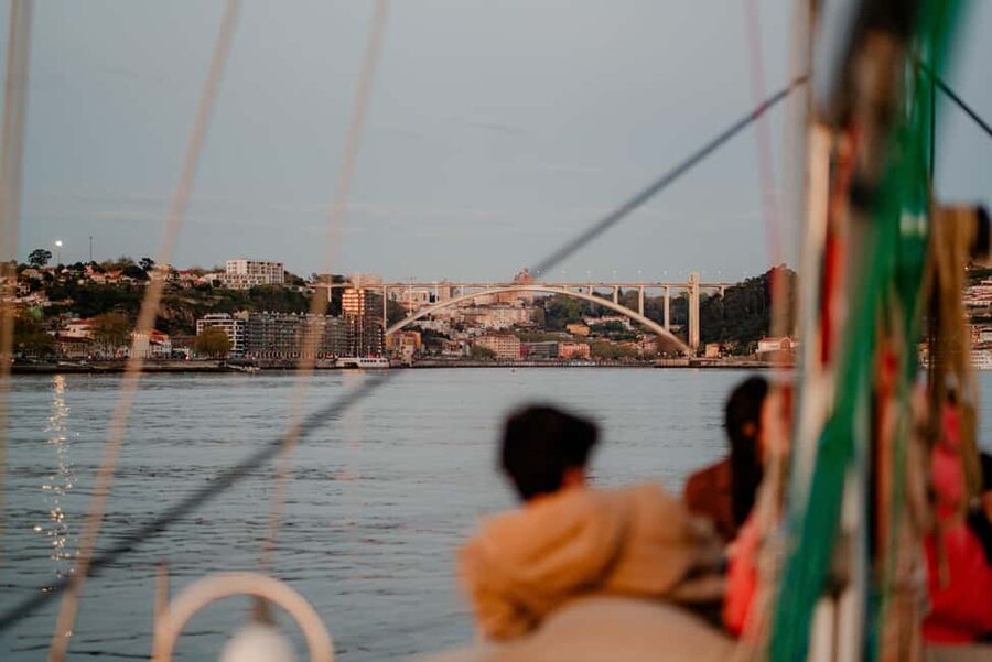 Porto: Douro River Boat Tour with Wine Tasting - Key points at a glance