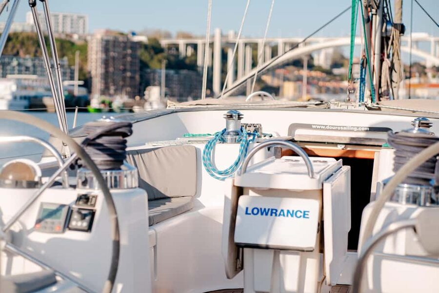 Porto: Douro River Boat Tour with Wine Tasting - The wine tasting and local snacks