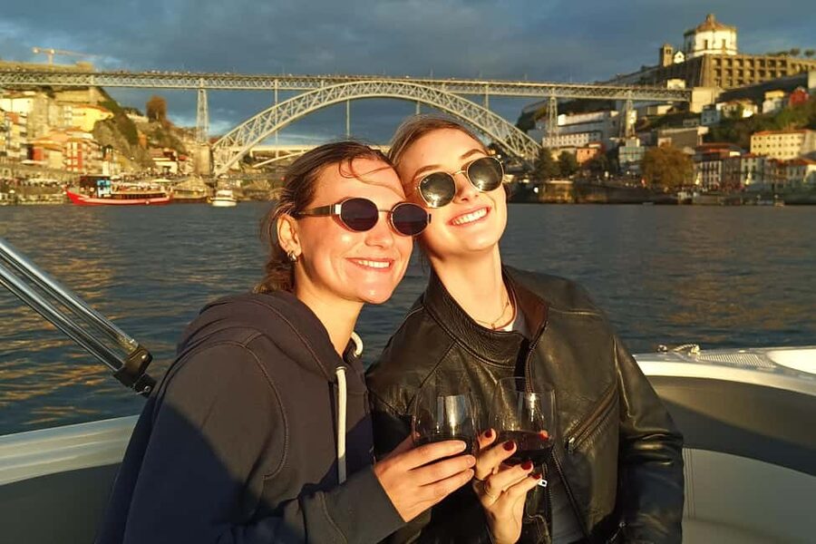 Porto: Douro River Cruise & Boat Tour with Port Wine Tasting - Who should book this cruise?