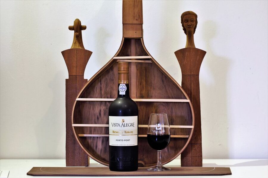 Porto: Fado & Port Wine in Traditional Portuguese Music Shop - Why the small room works so well
