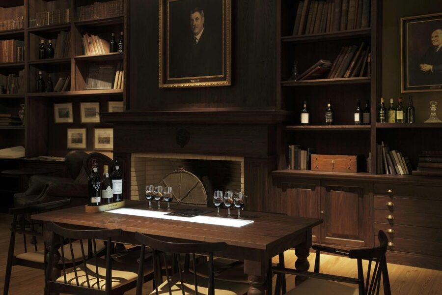 Porto: Graham's Port Lodge Tour & Vintage Room Wine Tasting - Understanding what makes Port different