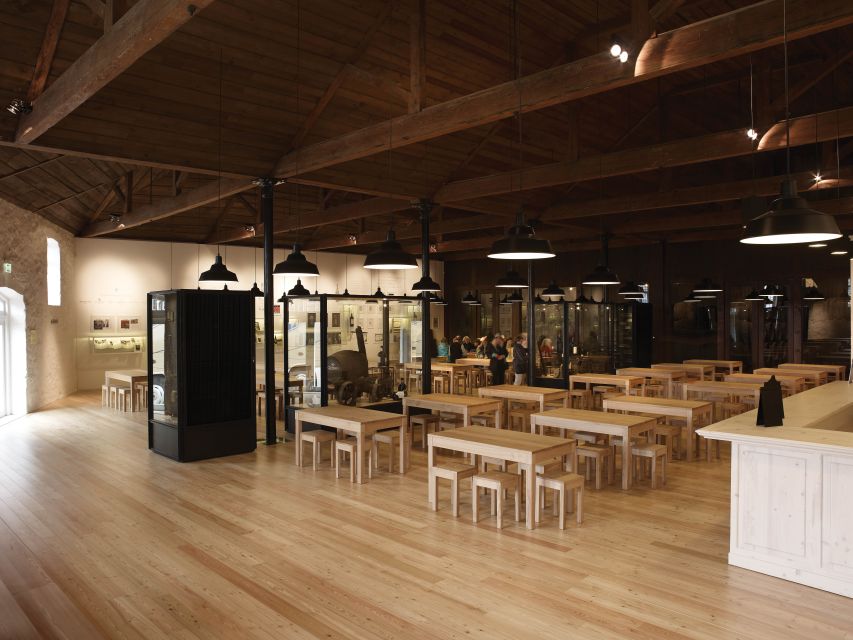 Porto: Graham's Port Lodge Tour with Premium Wine Tastings - Why Graham’s working cellar is worth your time