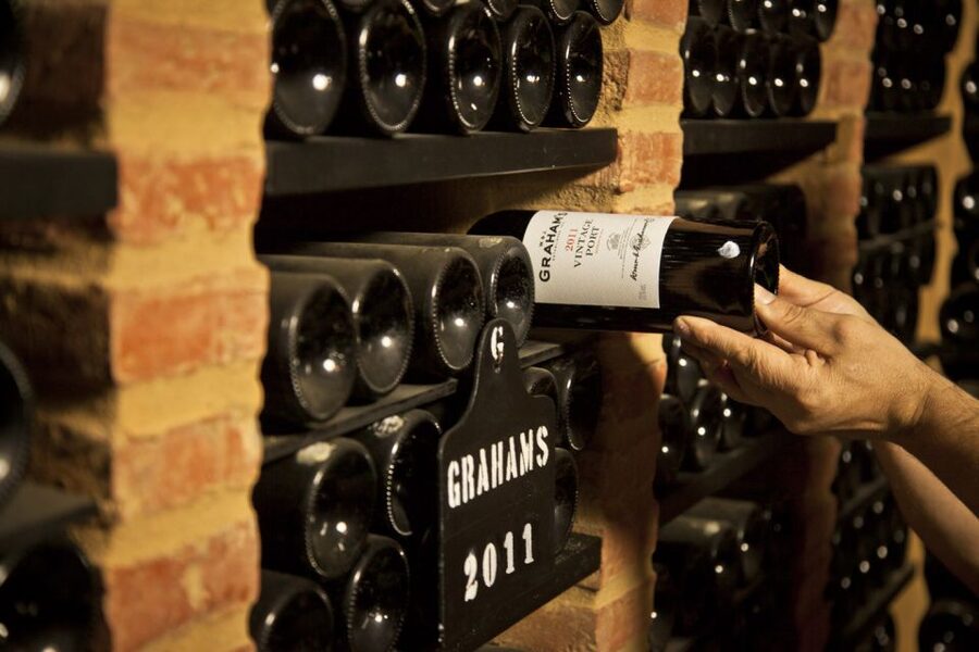 Porto: Graham's Port Lodge Tour with Premium Wine Tastings - Guides and the quality of the explanation