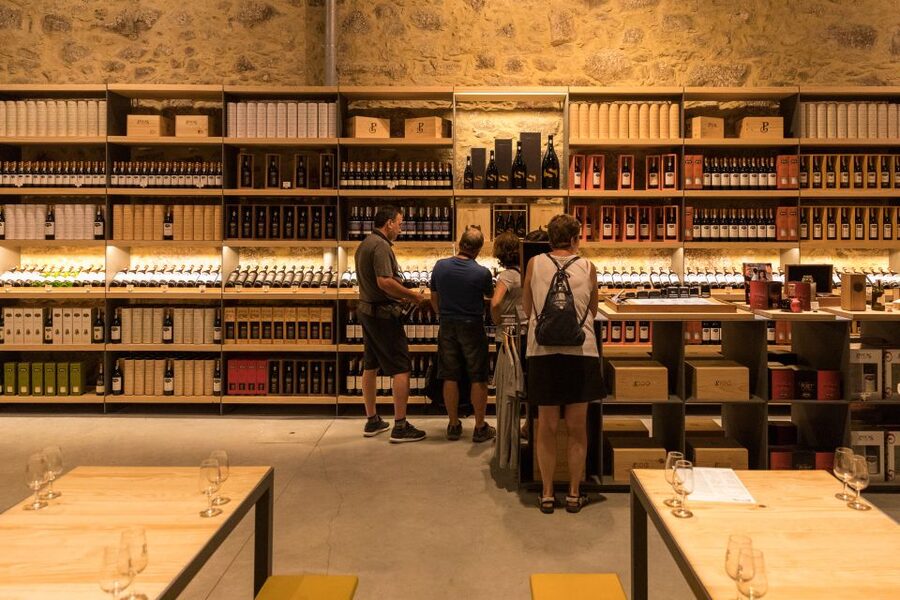 Porto: Guided Tour and Tasting of 3 Port Wines at Poças - Languages, access, and useful planning details