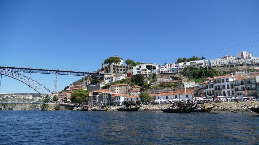 Porto Half-Day Tour and Wine Tasting - Crossing to Vila Nova de Gaia for the cellar visit