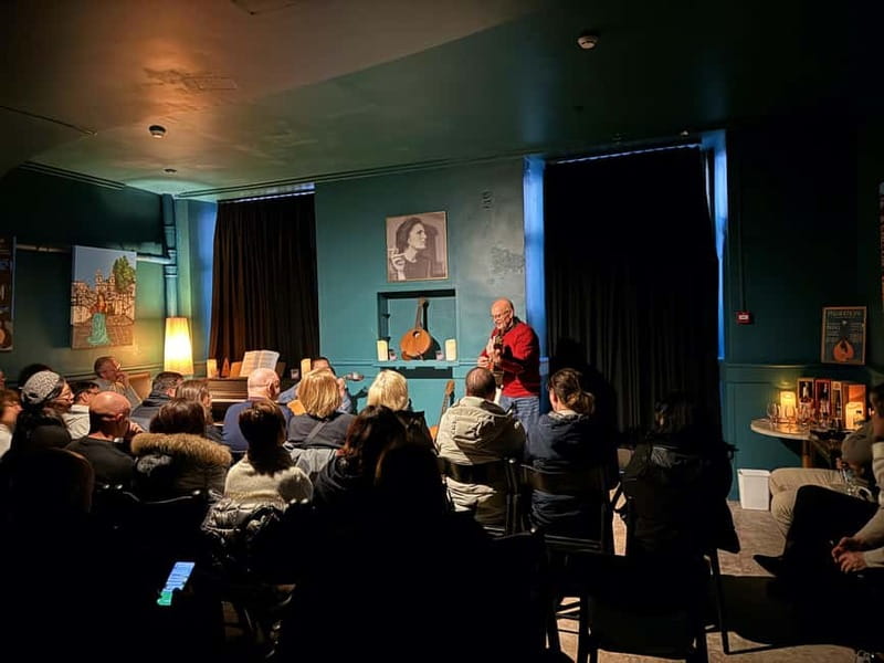 Porto: Intimate Fado Show & Port Wine in Trindade Noble Hall - The instruments and the explanations