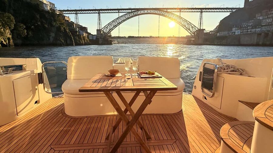Porto: Luxury 6 Bridges Yacht Cruise with Wine & Snacks - Who will enjoy this most?