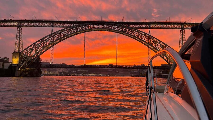 Porto: Luxury 6 Bridges Yacht Cruise with Wine & Snacks - Following the Douro beneath six bridges