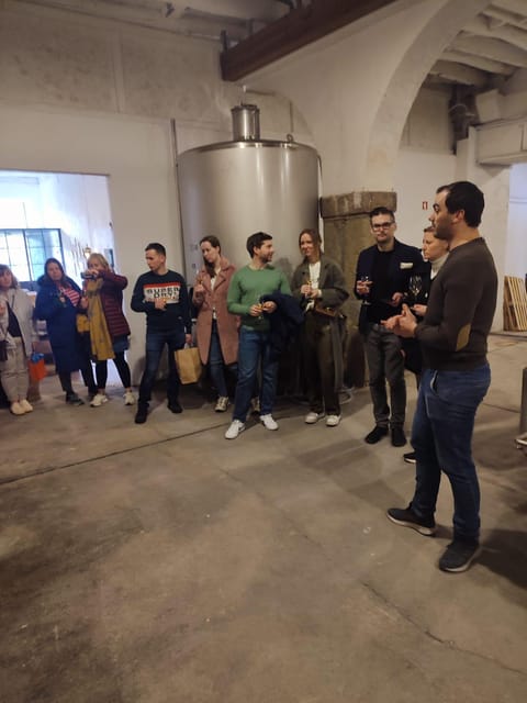 Porto: Port and Douro Wine Walking Tour with 9 Tastings - Second stop: Fonseca for a larger Port house