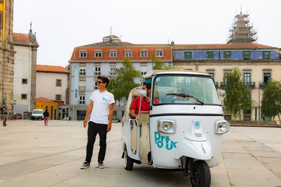 Porto: Private Tuk-Tuk Tour with Short Walks and Wine - Why a tuk-tuk works so well in Porto