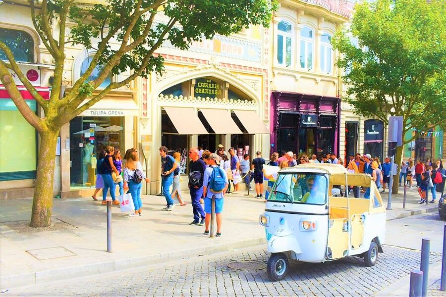 Porto: Private Tuk-Tuk Tour with Short Walks and Wine - Starting at Café Batalha