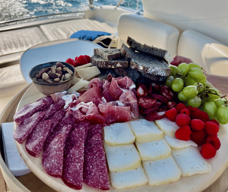 Porto: Private Yacht Tour with Wine, Snacks & 6 Bridges - From the old city to São Pedro da Afurada