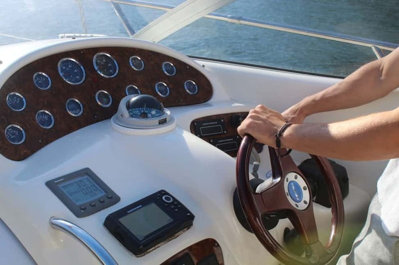 Porto: Private Yacht Tour with Wine, Snacks & 6 Bridges - The private yacht and the onboard mood