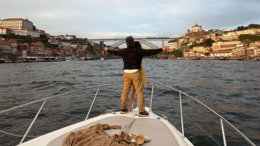 Porto: Private Yacht Tour with Wine, Snacks & 6 Bridges - Boarding at Freixo Marina