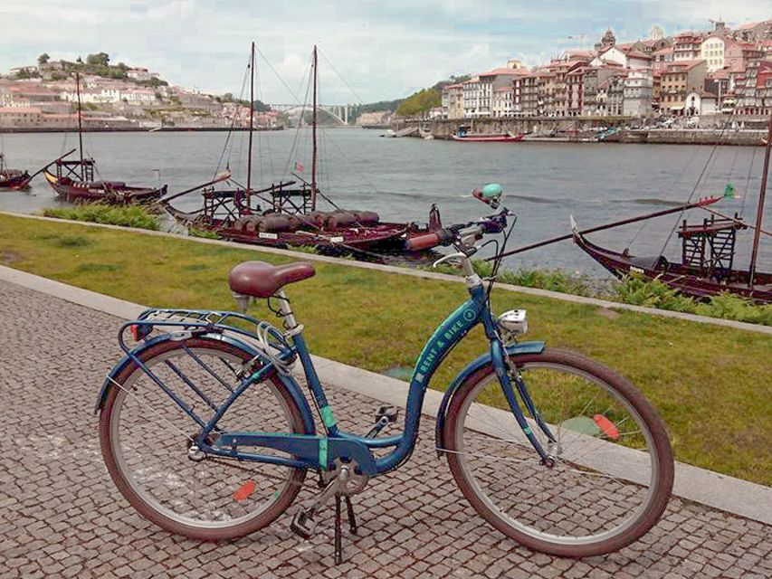 Porto: Self-Guided Bike and Boat Tour with Port Wine Tasting - Starting in Porto with a bike and a map
