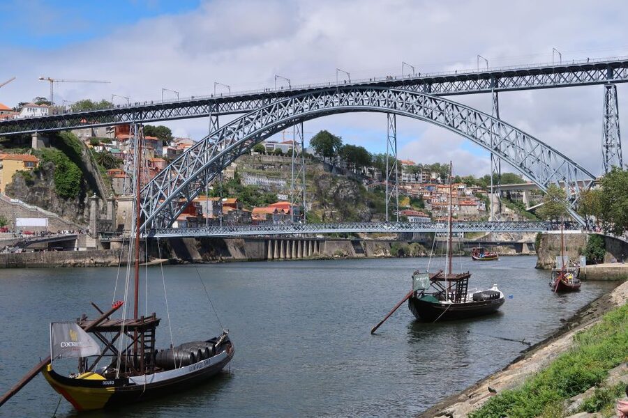 Porto: Self-Guided Bike and Boat Tour with Port Wine Tasting - What the $76 price includes