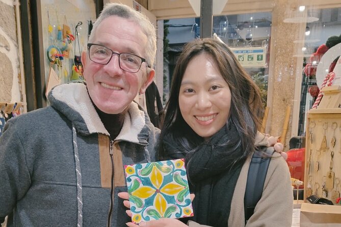 Porto: Tile Painting Workshop with Porto Wine - Sé do Porto - Choosing a pattern or creating your own
