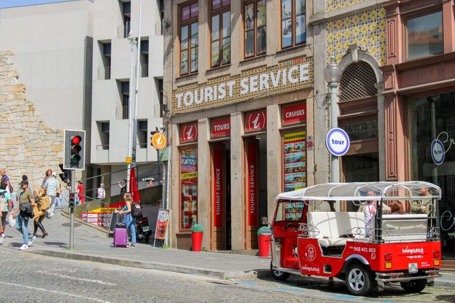 Porto: Tuk-Tuk Tour, Douro River Cruise, and Wine Tasting - What you see from Aliados to Batalha
