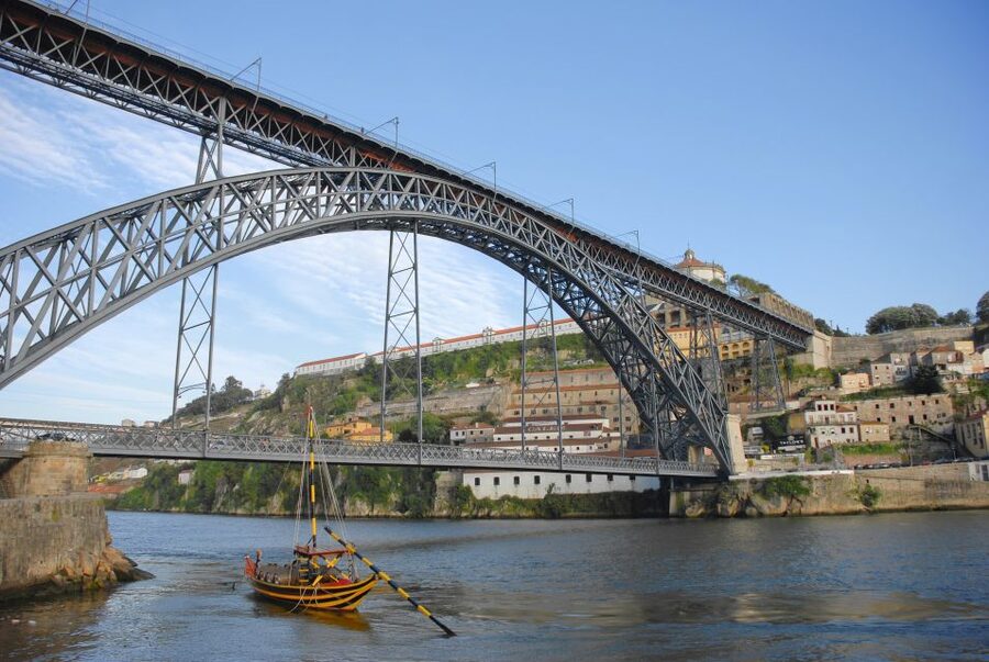 Porto: Tuk-Tuk Tour, Douro River Cruise, and Wine Tasting - Comfort, access, and weather