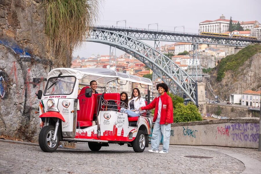 Porto: Tuk tuk Tours with Port Wine Tasting - Key points at a glance