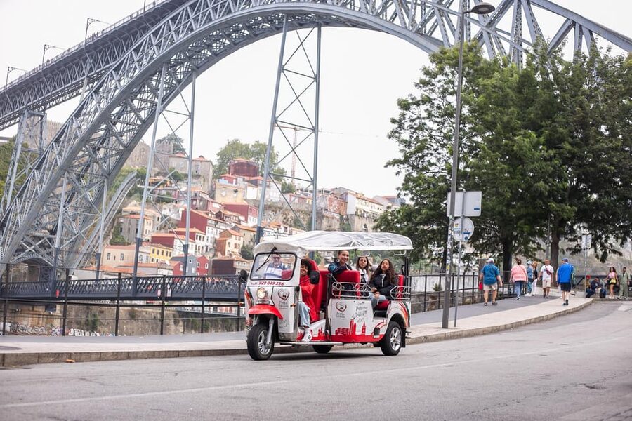Porto: Tuk tuk Tours with Port Wine Tasting - Serra do Pilar and the wide city view
