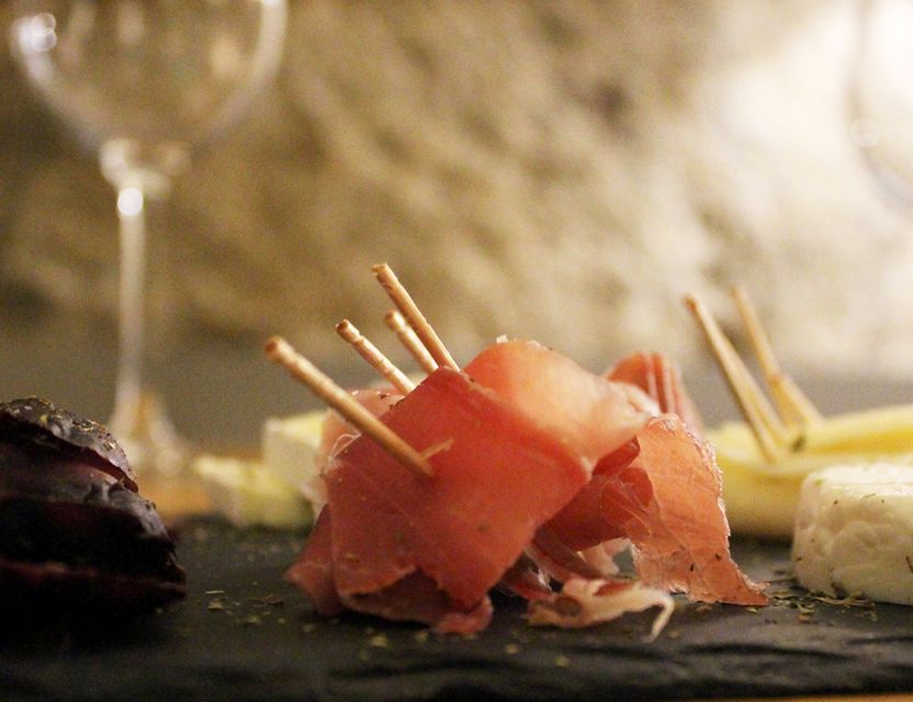 Porto: Wine Tasting with Tapas Walking Tour - Guides make a major difference
