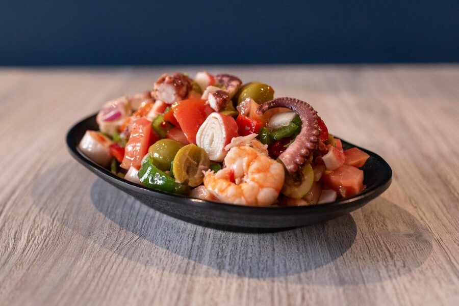PREMIUM TAPAS TOUR: Paella, Market Tastings, and Winery - What the guides add to the experience