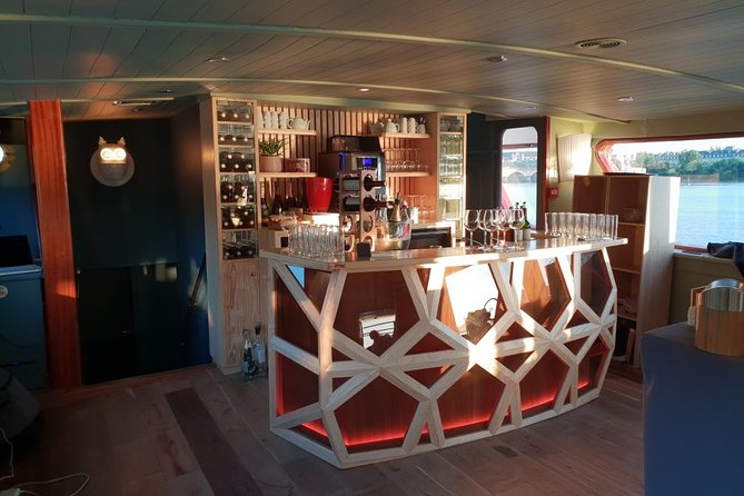 Prestige Commented Cruise glass of wine and Canelé in Bordeaux - Aquitaine Bridge and the scale of the Garonne