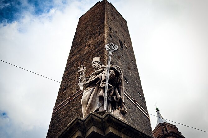Private Bologna Food & Market Tour with 6 Tastings & Wine - A private guide makes the difference