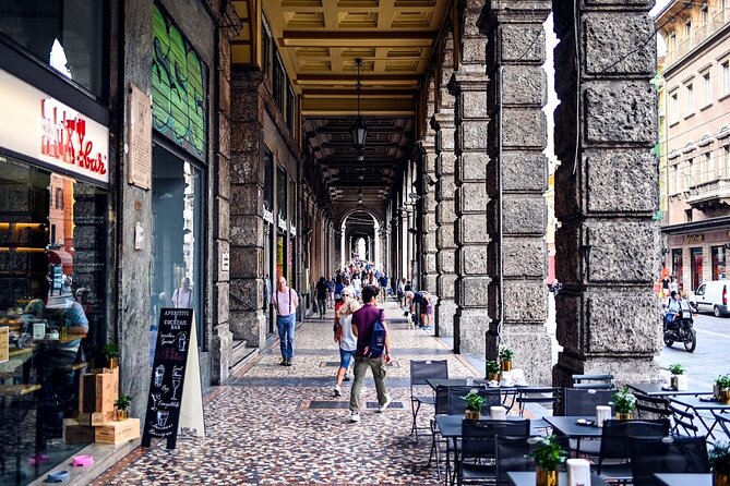 Private Bologna Food & Market Tour with 6 Tastings & Wine - San Petronio and the final walk through Bologna
